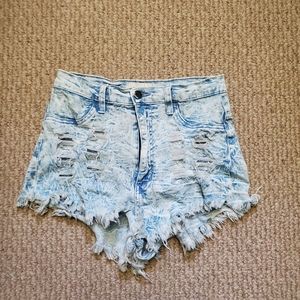 Light wash short shorts